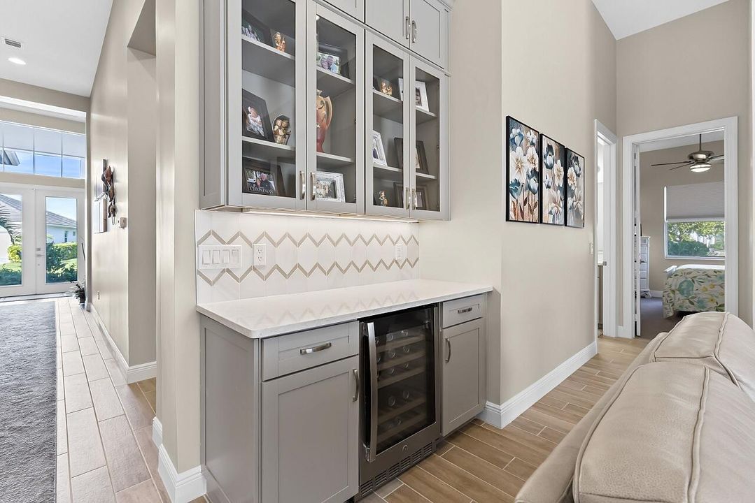 En Venta: $1,350,000 (3 camas, 3 baños, 2721 Pies cuadrados)