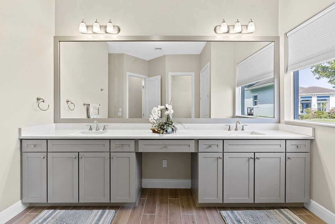 En Venta: $1,350,000 (3 camas, 3 baños, 2721 Pies cuadrados)