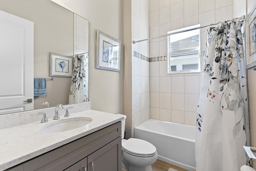 En Venta: $1,350,000 (3 camas, 3 baños, 2721 Pies cuadrados)