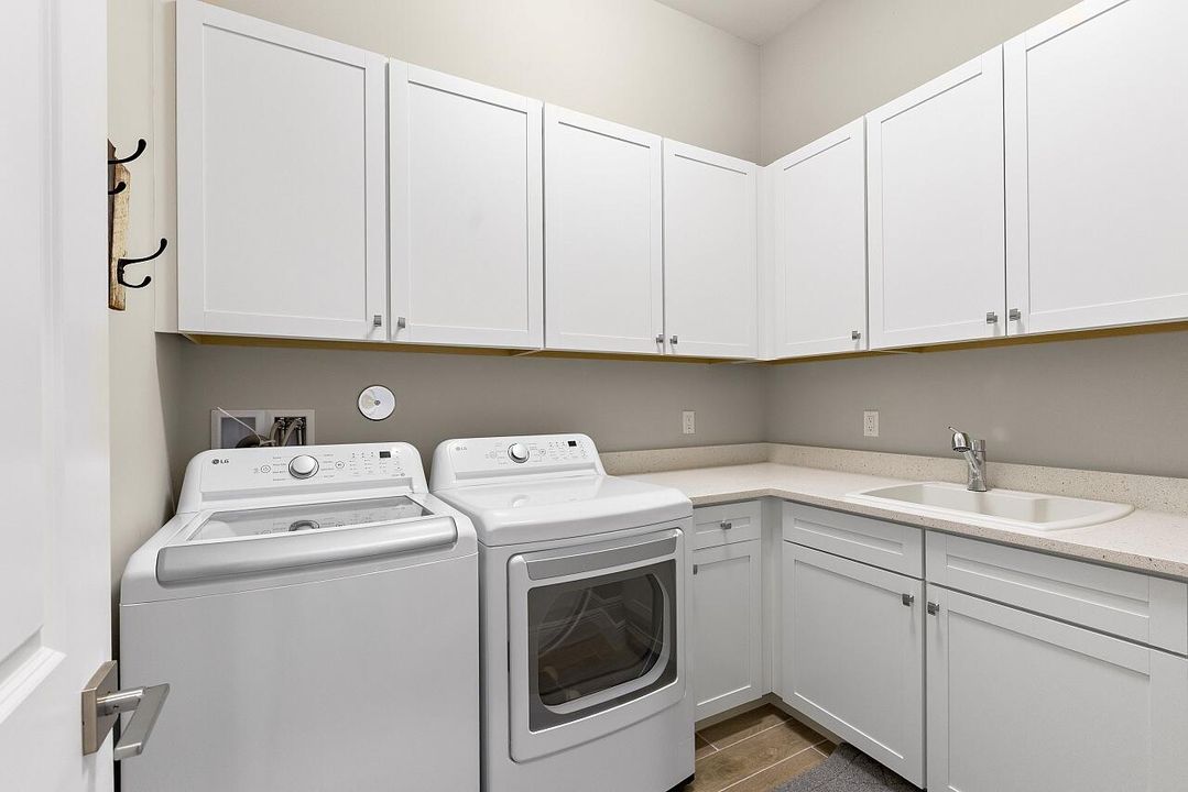 En Venta: $1,350,000 (3 camas, 3 baños, 2721 Pies cuadrados)