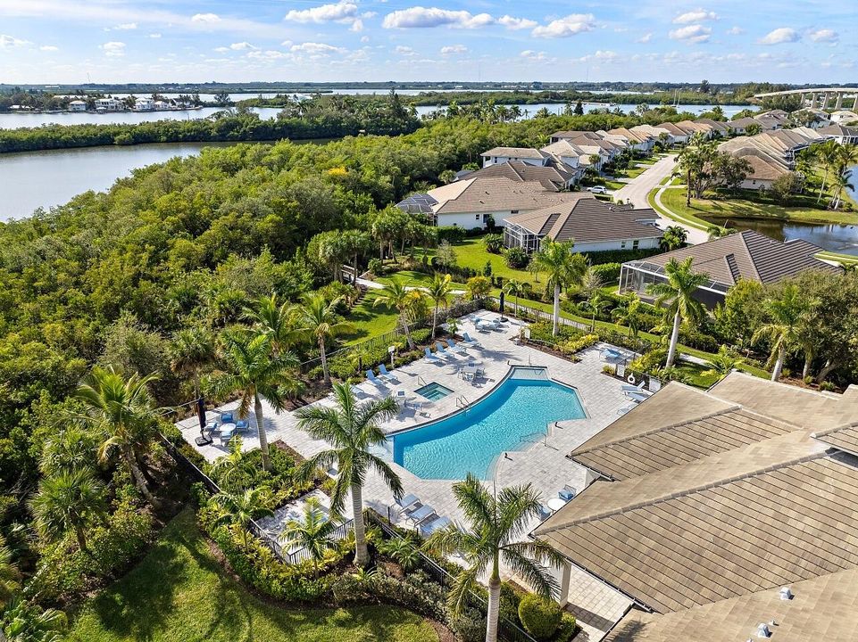 En Venta: $1,350,000 (3 camas, 3 baños, 2721 Pies cuadrados)