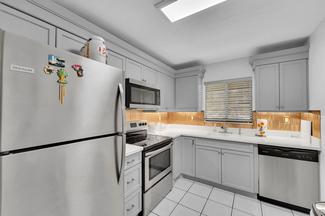 待售: $195,999 (2 贝兹, 2 浴室, 1010 平方英尺)