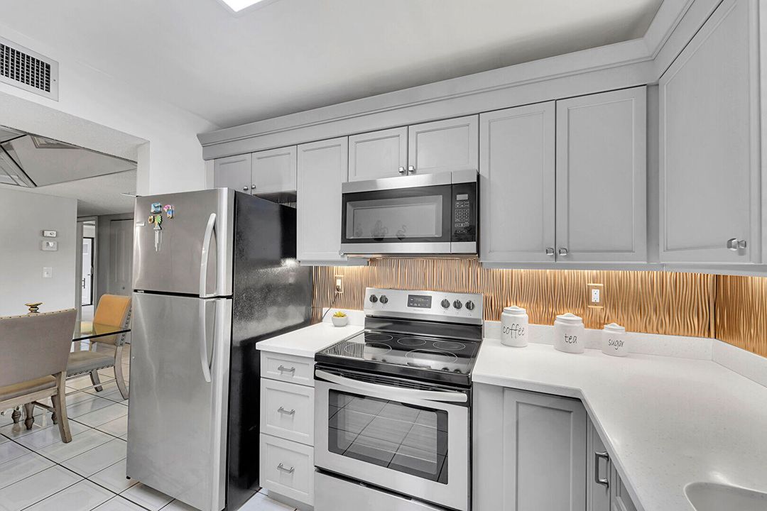 待售: $195,999 (2 贝兹, 2 浴室, 1010 平方英尺)