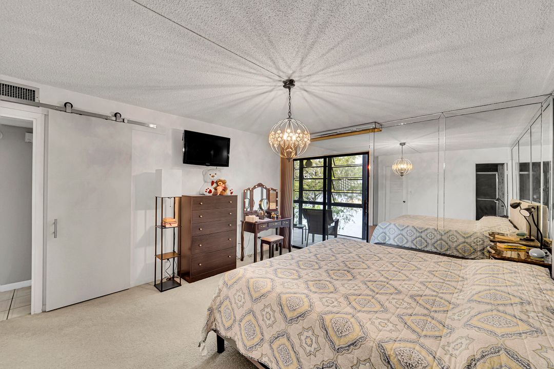 待售: $195,999 (2 贝兹, 2 浴室, 1010 平方英尺)