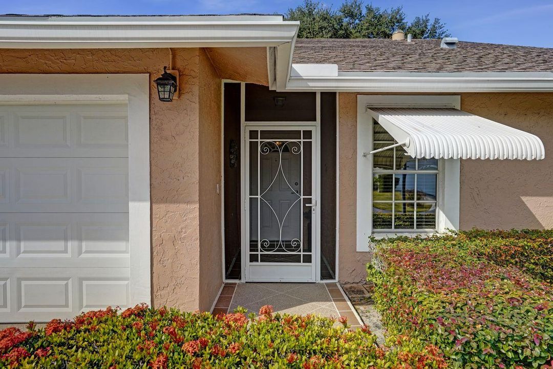 For Sale: $369,000 (2 beds, 2 baths, 1715 Square Feet)