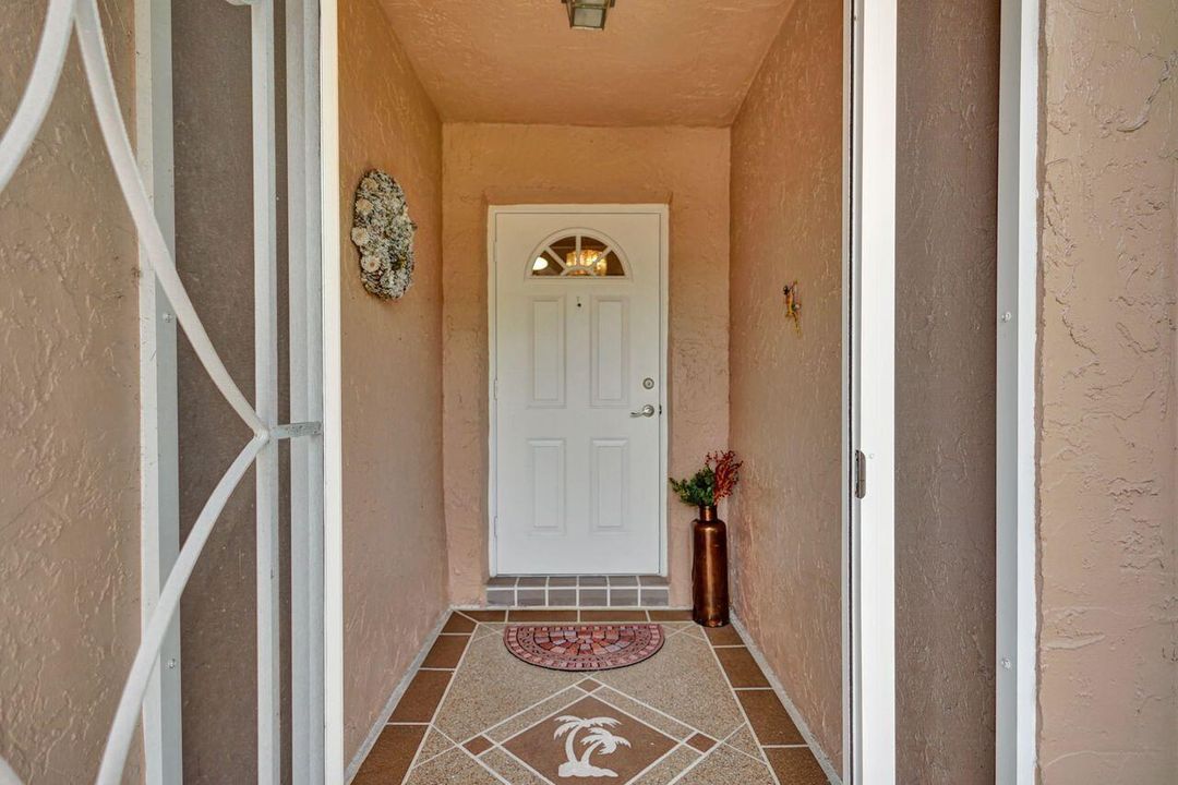 For Sale: $369,000 (2 beds, 2 baths, 1715 Square Feet)