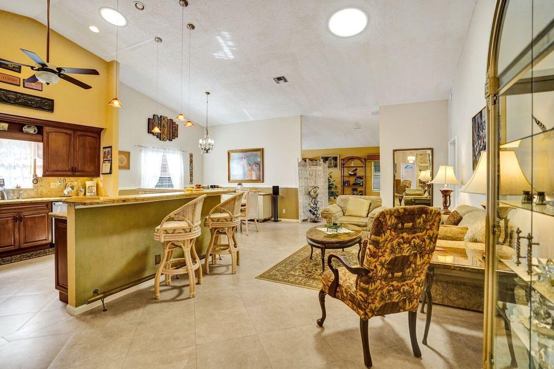 For Sale: $369,000 (2 beds, 2 baths, 1715 Square Feet)