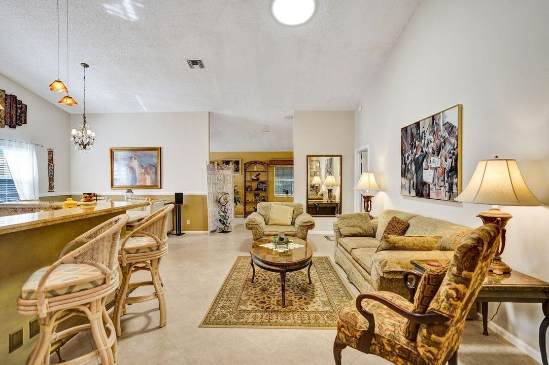 For Sale: $369,000 (2 beds, 2 baths, 1715 Square Feet)