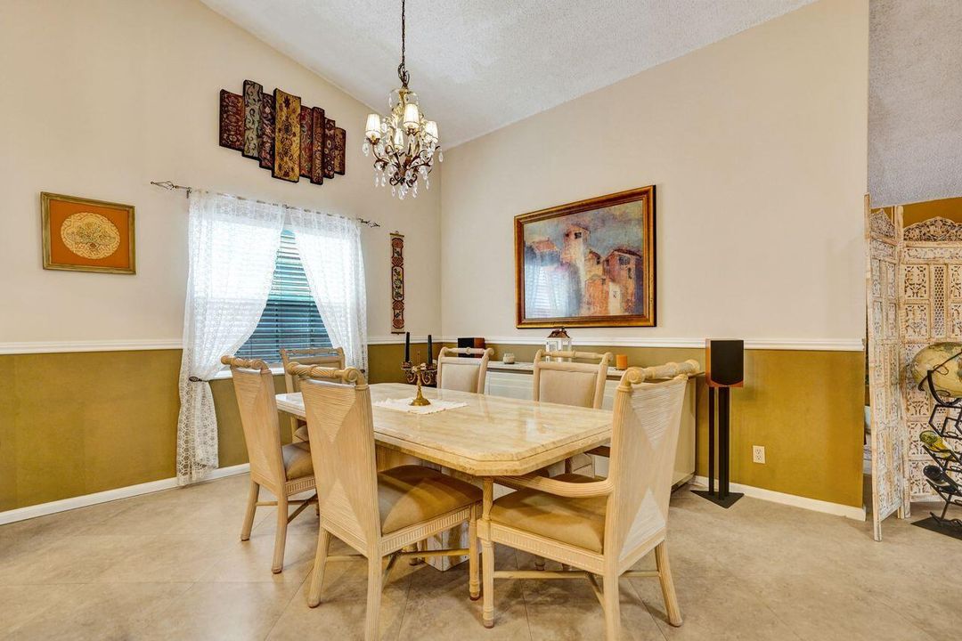 For Sale: $369,000 (2 beds, 2 baths, 1715 Square Feet)