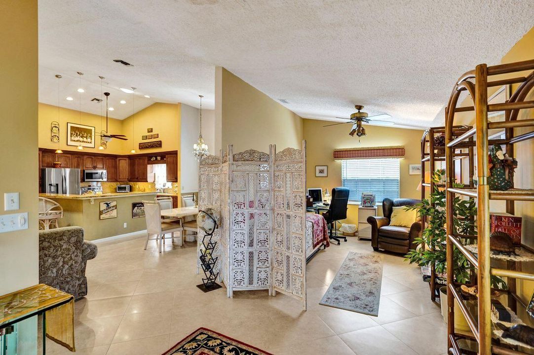 For Sale: $369,000 (2 beds, 2 baths, 1715 Square Feet)