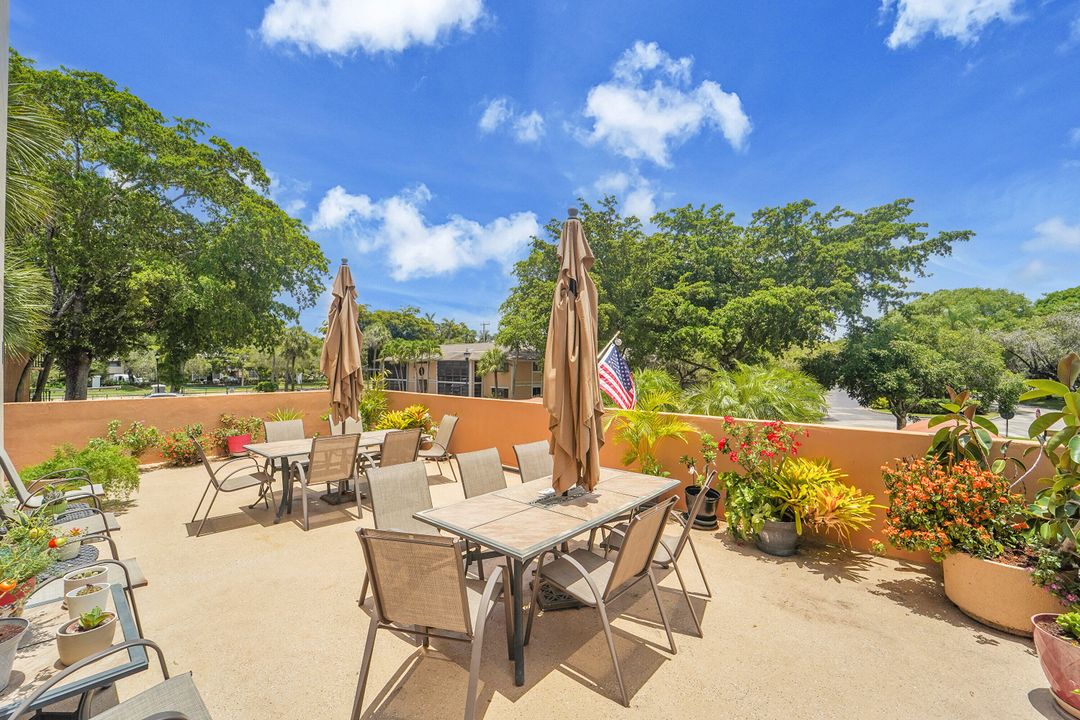 待售: $195,999 (2 贝兹, 2 浴室, 1010 平方英尺)