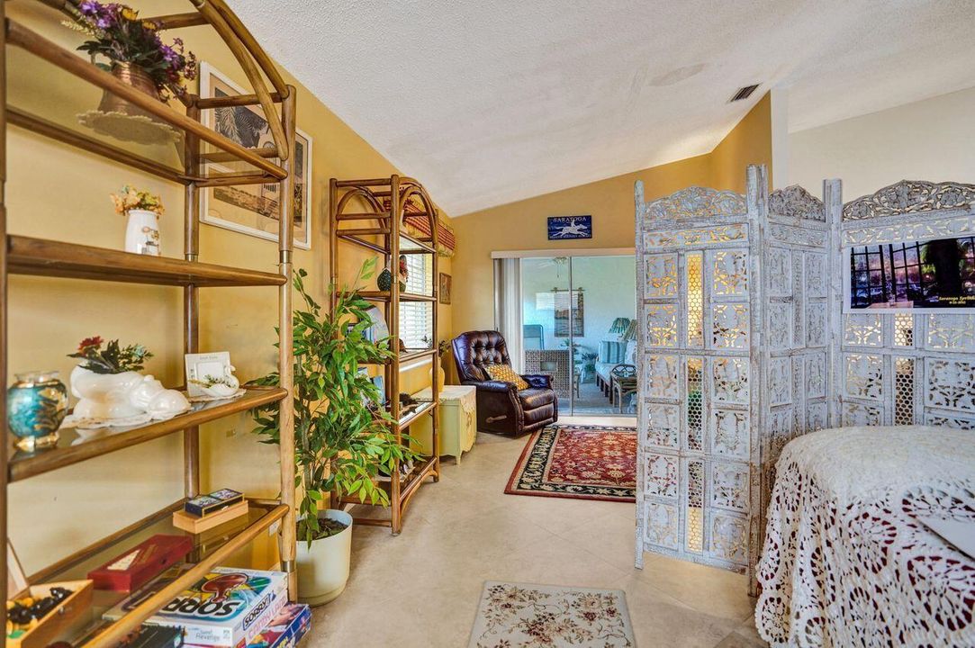 For Sale: $369,000 (2 beds, 2 baths, 1715 Square Feet)