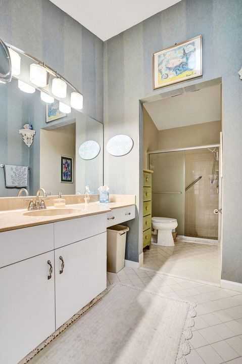 For Sale: $369,000 (2 beds, 2 baths, 1715 Square Feet)