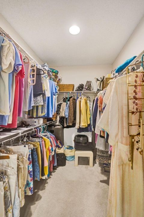 For Sale: $369,000 (2 beds, 2 baths, 1715 Square Feet)