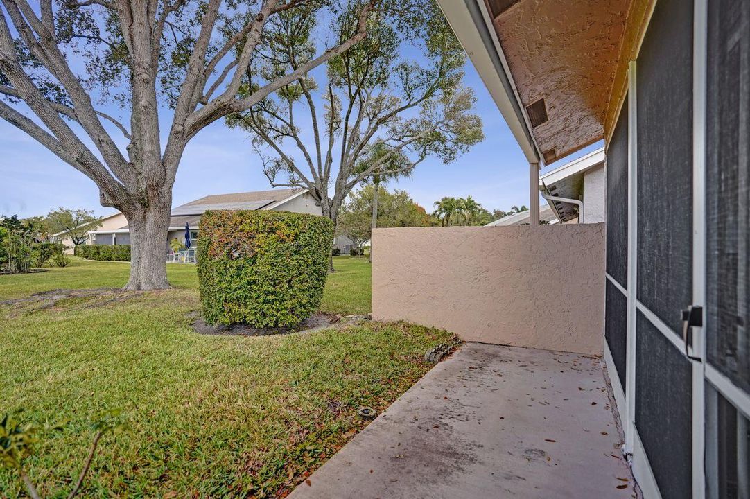 For Sale: $369,000 (2 beds, 2 baths, 1715 Square Feet)