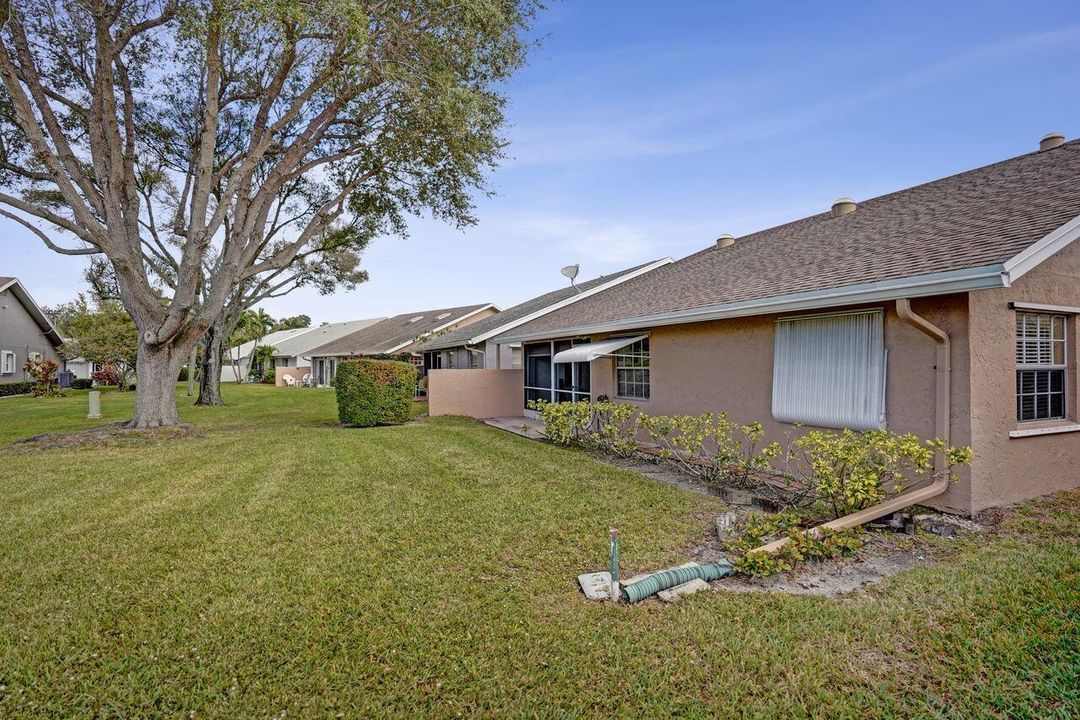 For Sale: $369,000 (2 beds, 2 baths, 1715 Square Feet)