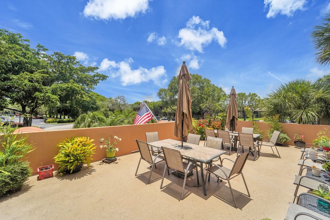 待售: $195,999 (2 贝兹, 2 浴室, 1010 平方英尺)