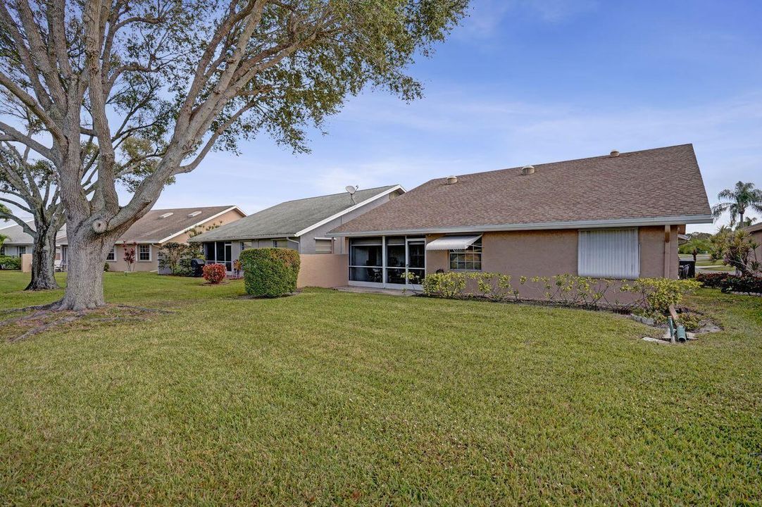 For Sale: $369,000 (2 beds, 2 baths, 1715 Square Feet)