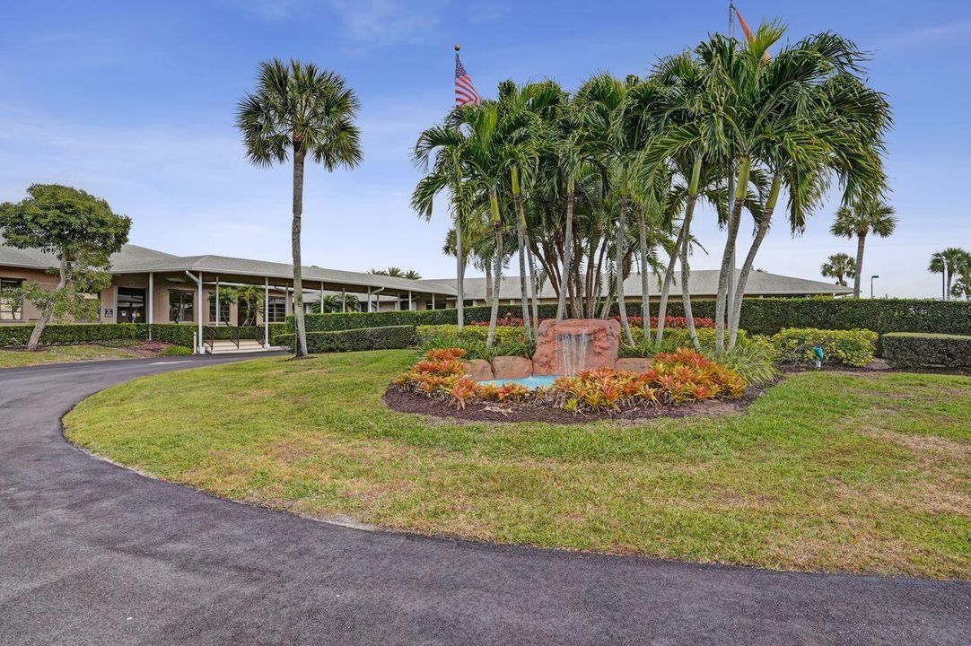 For Sale: $369,000 (2 beds, 2 baths, 1715 Square Feet)