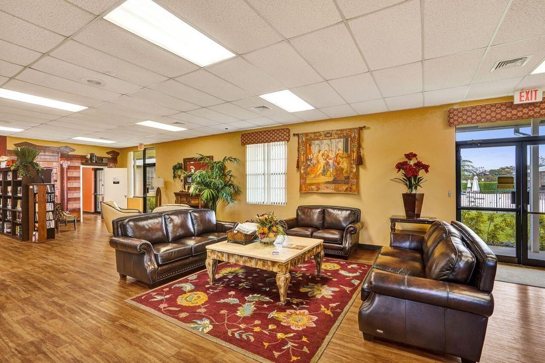 For Sale: $369,000 (2 beds, 2 baths, 1715 Square Feet)