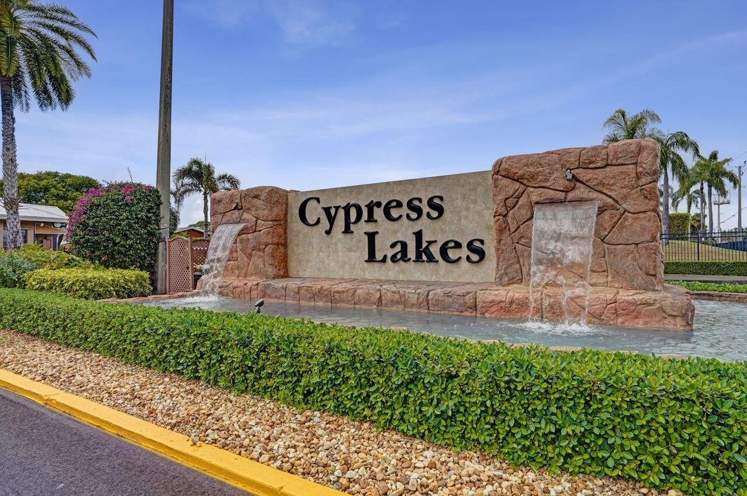 For Sale: $369,000 (2 beds, 2 baths, 1715 Square Feet)