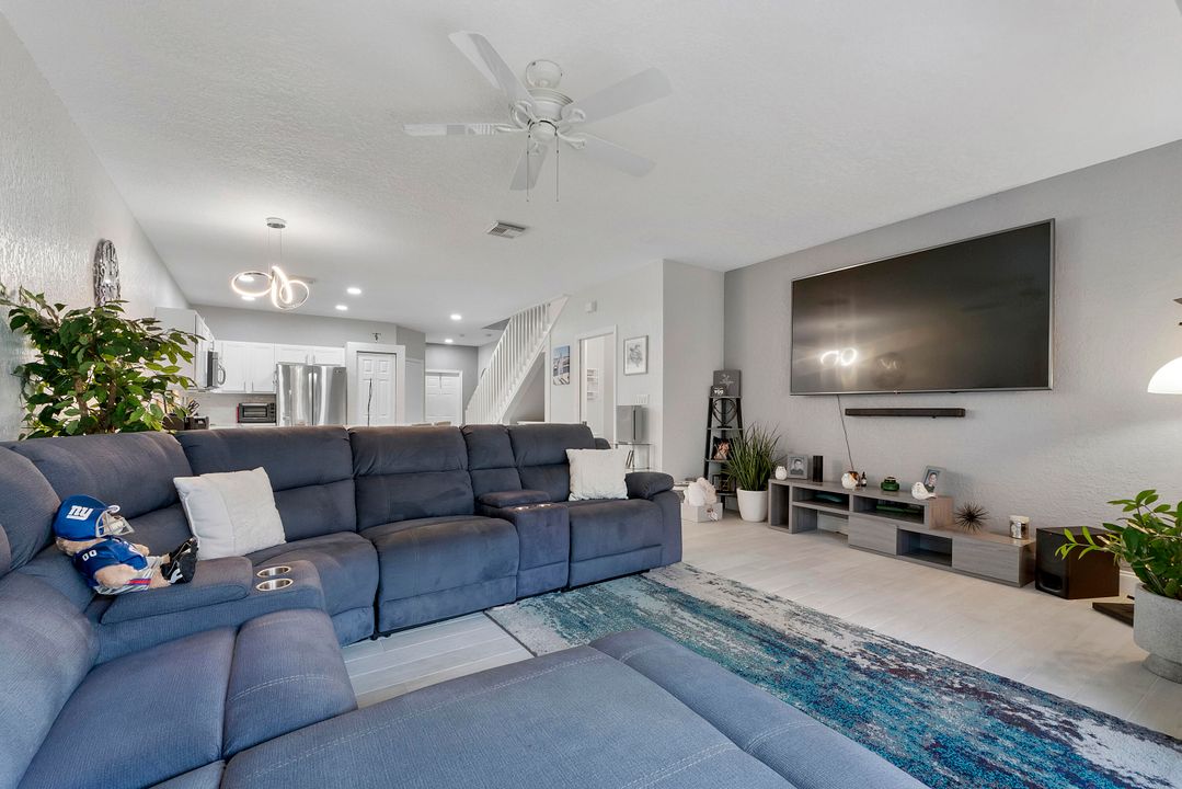 En Venta: $415,000 (2 camas, 2 baños, 1409 Pies cuadrados)