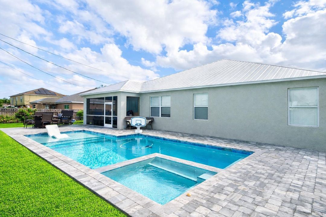 For Sale: $499,000 (4 beds, 2 baths, 2064 Square Feet)