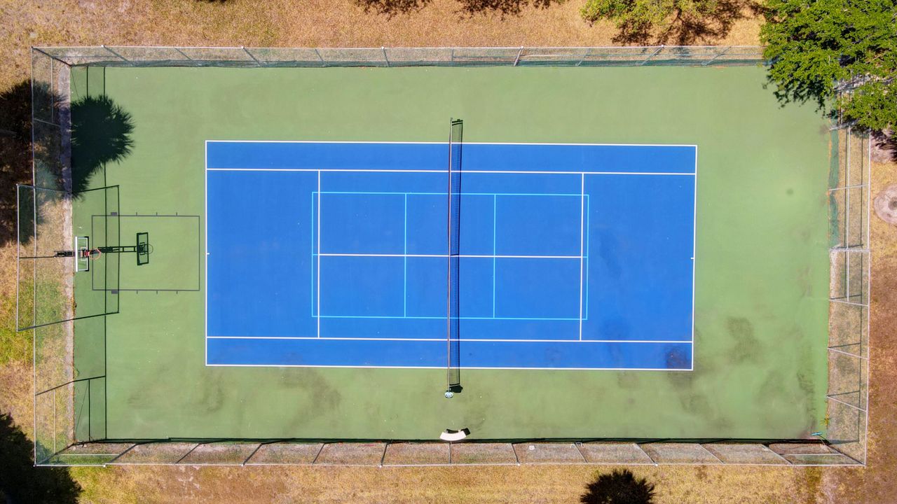 For Sale: $995,000 (3 beds, 2 baths, 2200 Square Feet)