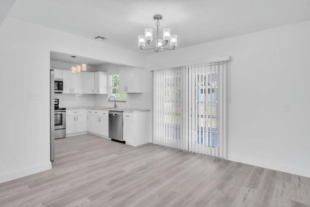 For Rent: $2,800 (4 beds, 2 baths, 1770 Square Feet)