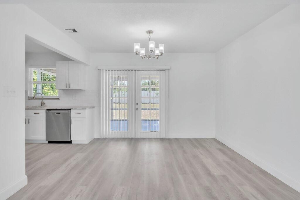 For Rent: $2,800 (4 beds, 2 baths, 1770 Square Feet)