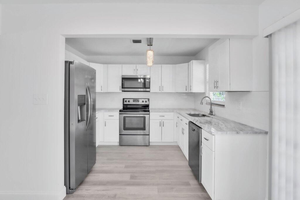 For Rent: $2,800 (4 beds, 2 baths, 1770 Square Feet)