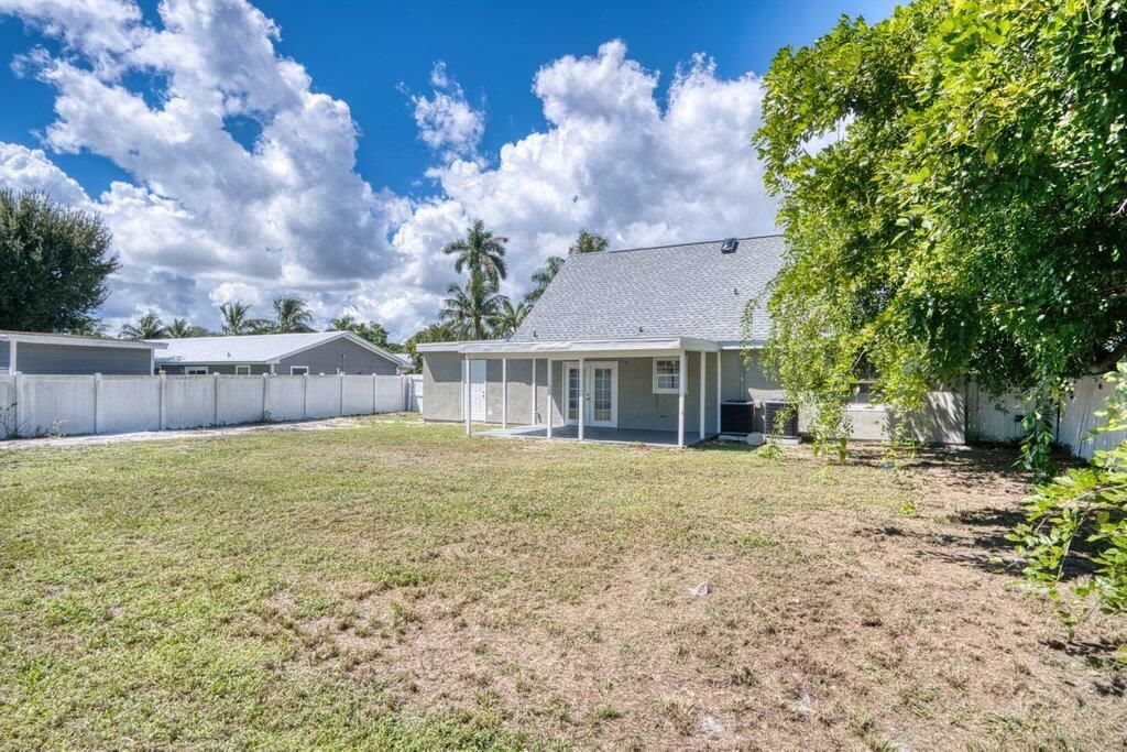 For Rent: $2,800 (4 beds, 2 baths, 1770 Square Feet)