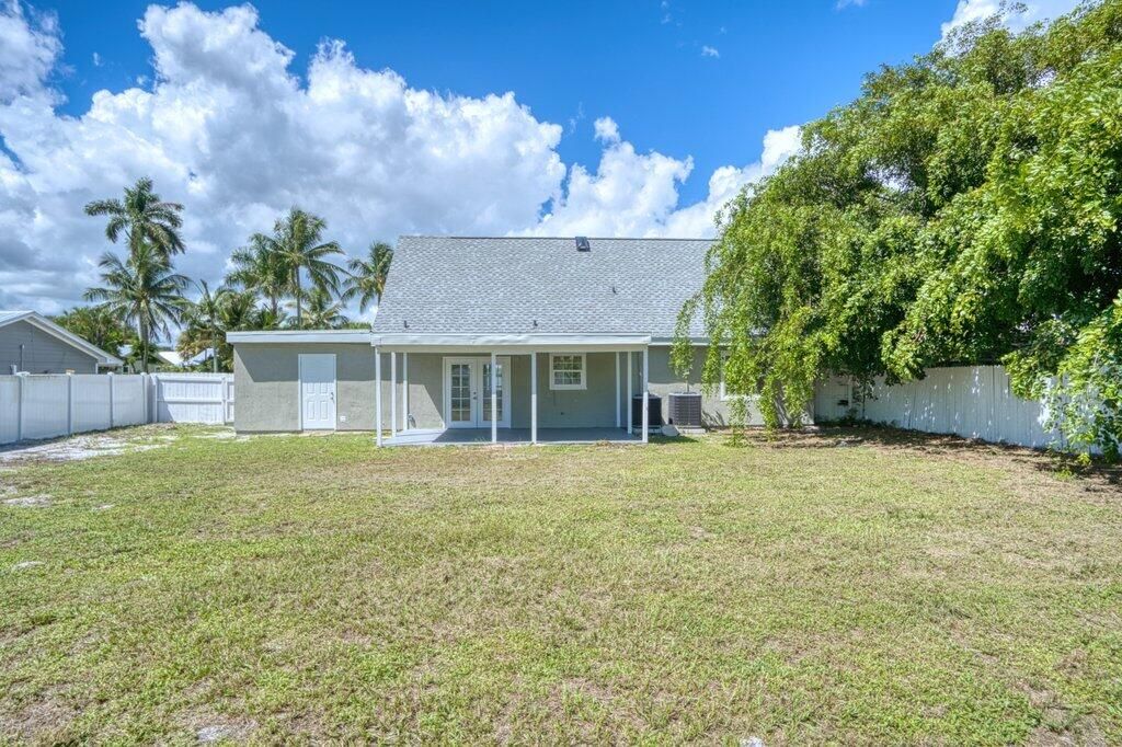 For Rent: $2,800 (4 beds, 2 baths, 1770 Square Feet)