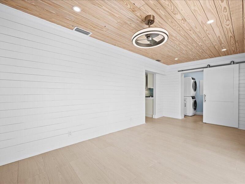 For Sale: $455,000 (2 beds, 1 baths, 1013 Square Feet)