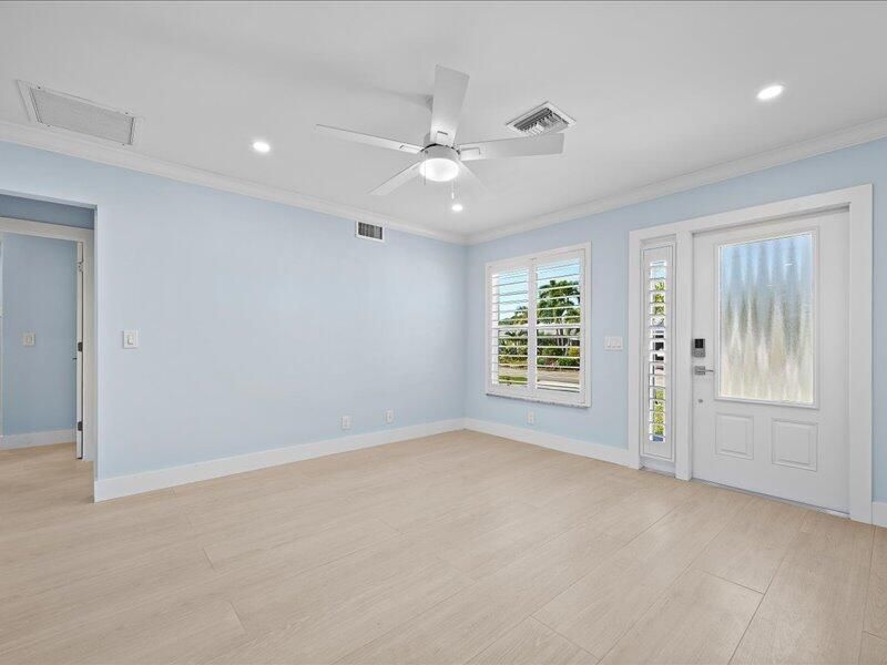 For Sale: $455,000 (2 beds, 1 baths, 1013 Square Feet)