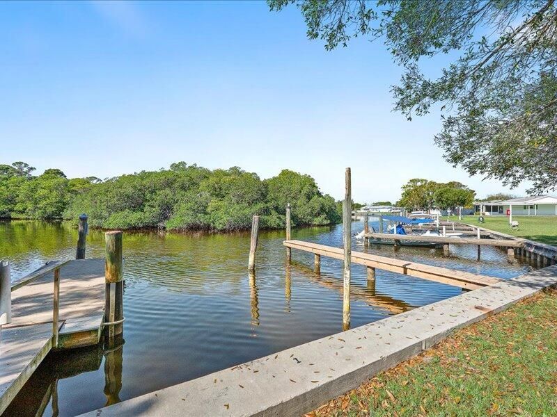 For Sale: $455,000 (2 beds, 1 baths, 1013 Square Feet)