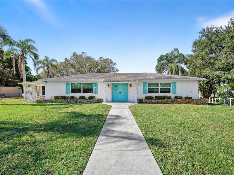 For Sale: $455,000 (2 beds, 1 baths, 1013 Square Feet)