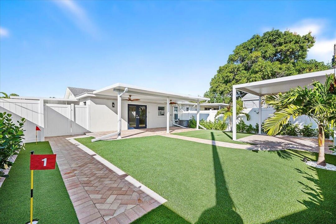 For Sale: $455,000 (2 beds, 1 baths, 1013 Square Feet)