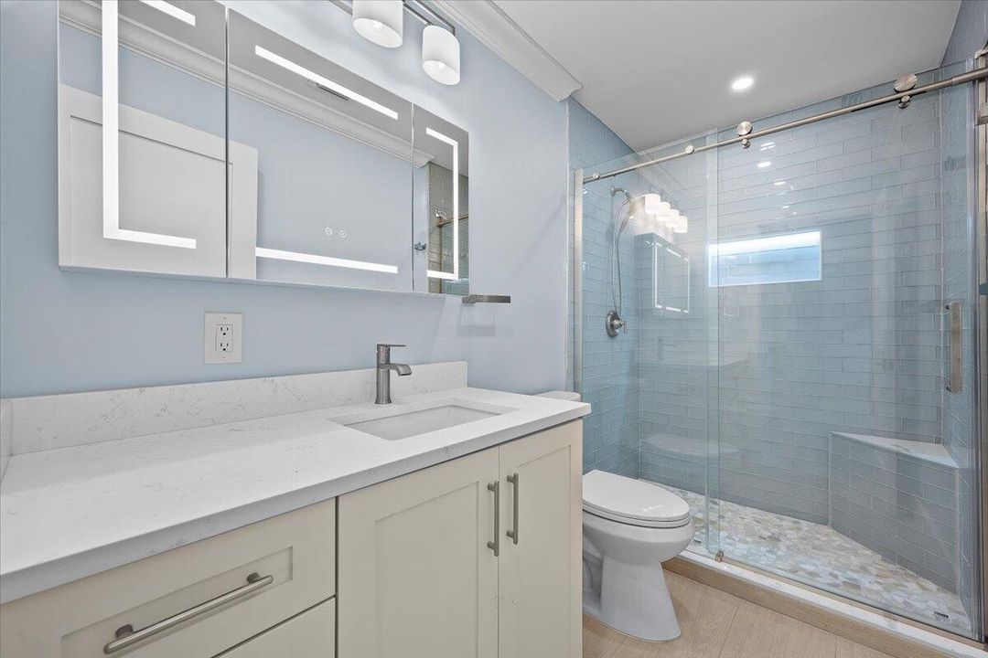 For Sale: $455,000 (2 beds, 1 baths, 1013 Square Feet)