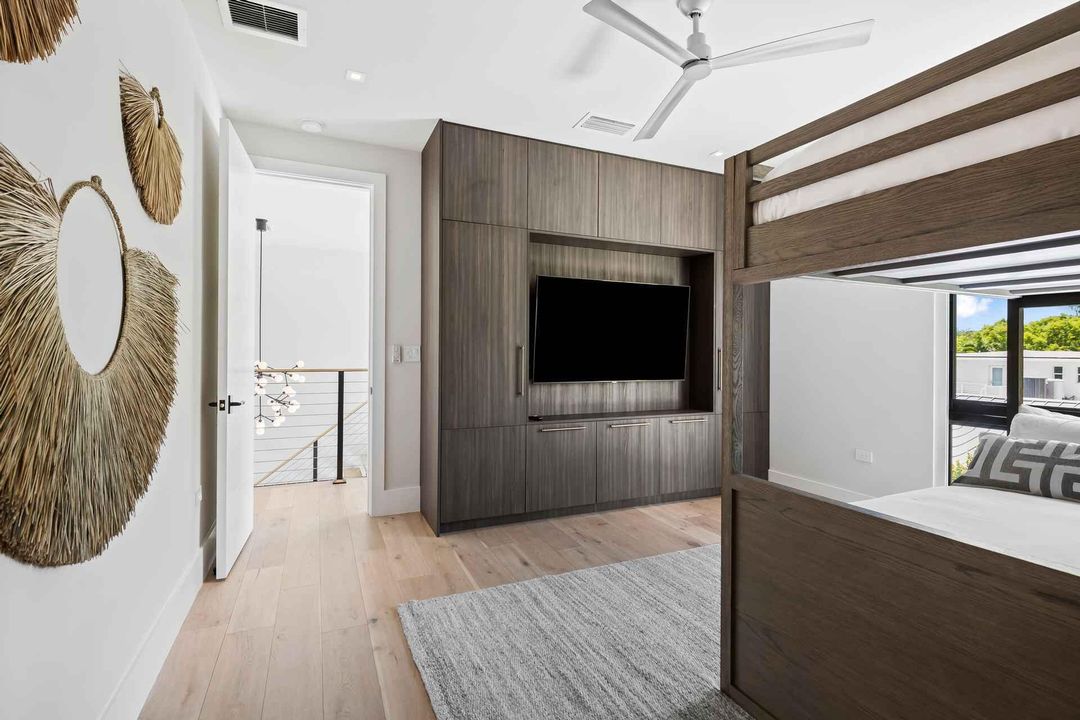 待售: $700,000 (4 贝兹, 4 浴室, 3263 平方英尺)