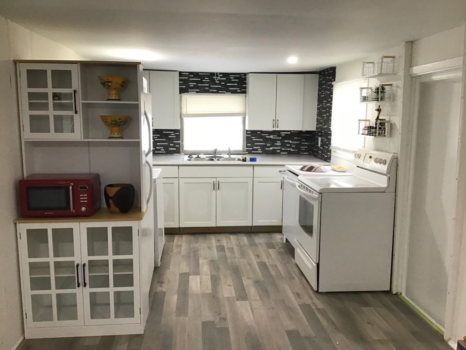 待售: $299,900 (0 贝兹, 0 浴室, 1250 平方英尺)