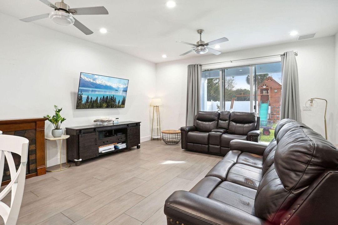 出租: $3,500 (4 贝兹, 2 浴室, 1713 平方英尺)