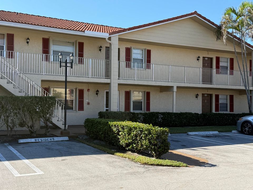 For Rent: $2,100 (1 beds, 1 baths, 621 Square Feet)