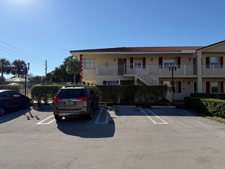 For Rent: $2,100 (1 beds, 1 baths, 621 Square Feet)