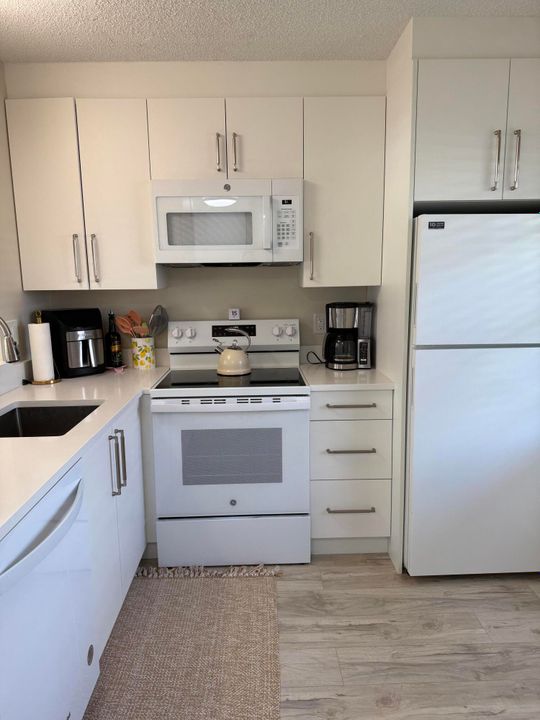 For Rent: $2,100 (1 beds, 1 baths, 621 Square Feet)