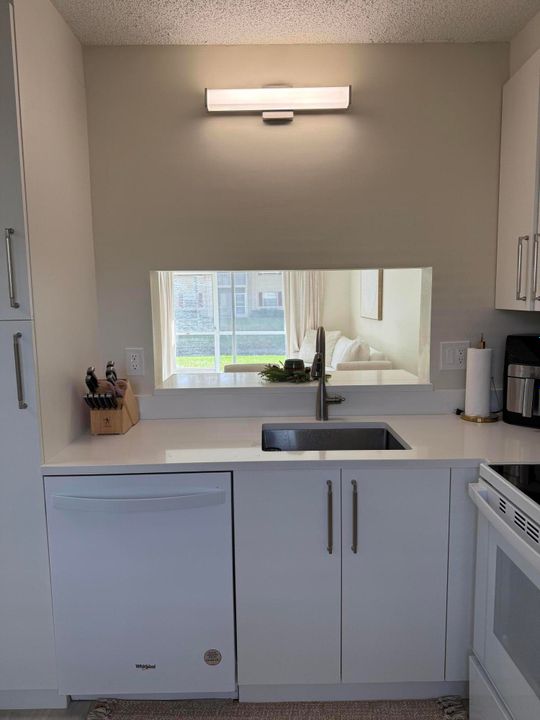 For Rent: $2,100 (1 beds, 1 baths, 621 Square Feet)