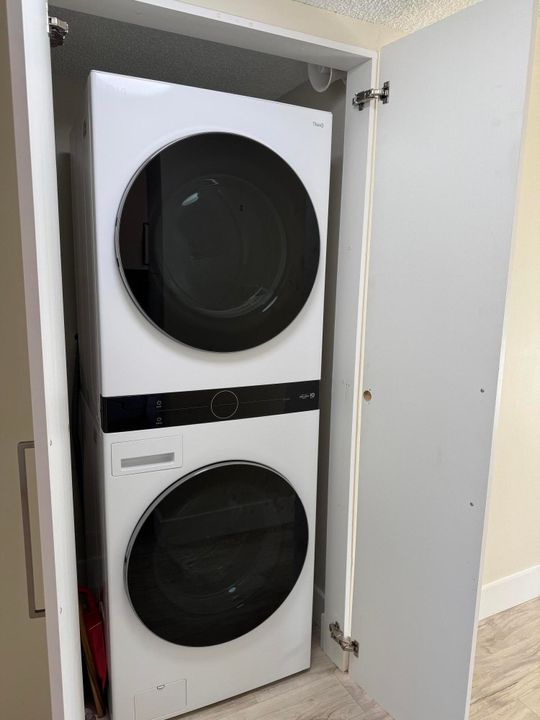 For Rent: $2,100 (1 beds, 1 baths, 621 Square Feet)