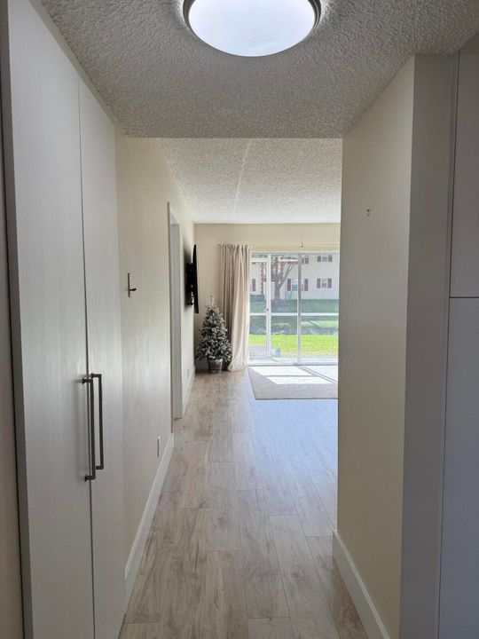 For Rent: $2,100 (1 beds, 1 baths, 621 Square Feet)