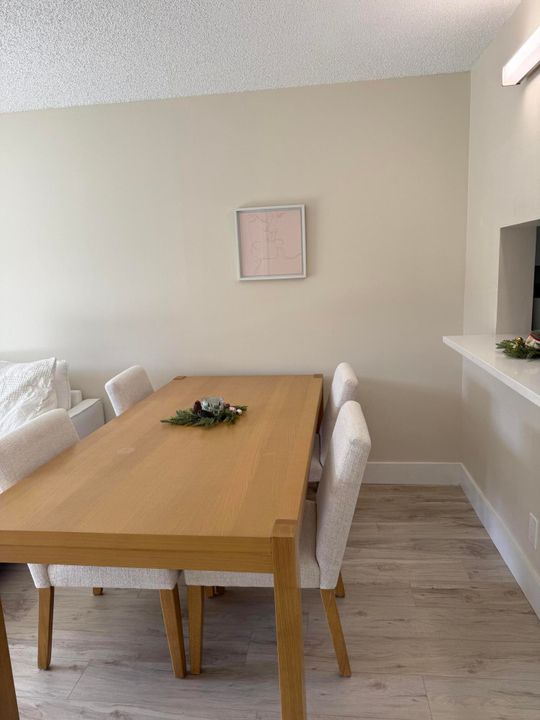 For Rent: $2,100 (1 beds, 1 baths, 621 Square Feet)