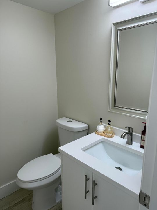 For Rent: $2,100 (1 beds, 1 baths, 621 Square Feet)